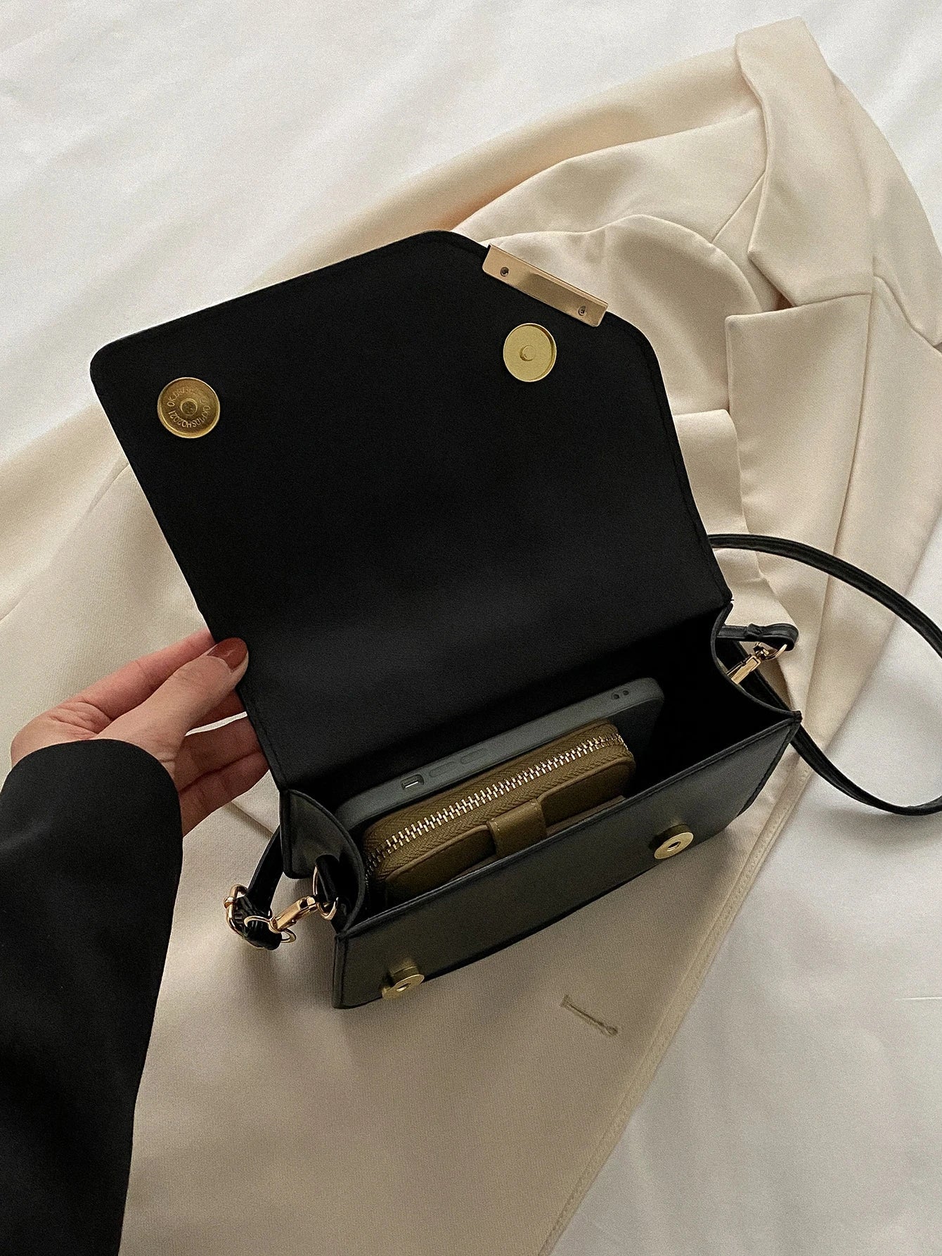 Women's Casual Fashionable Shopping And Dating Net Color Flip Cover Handbag