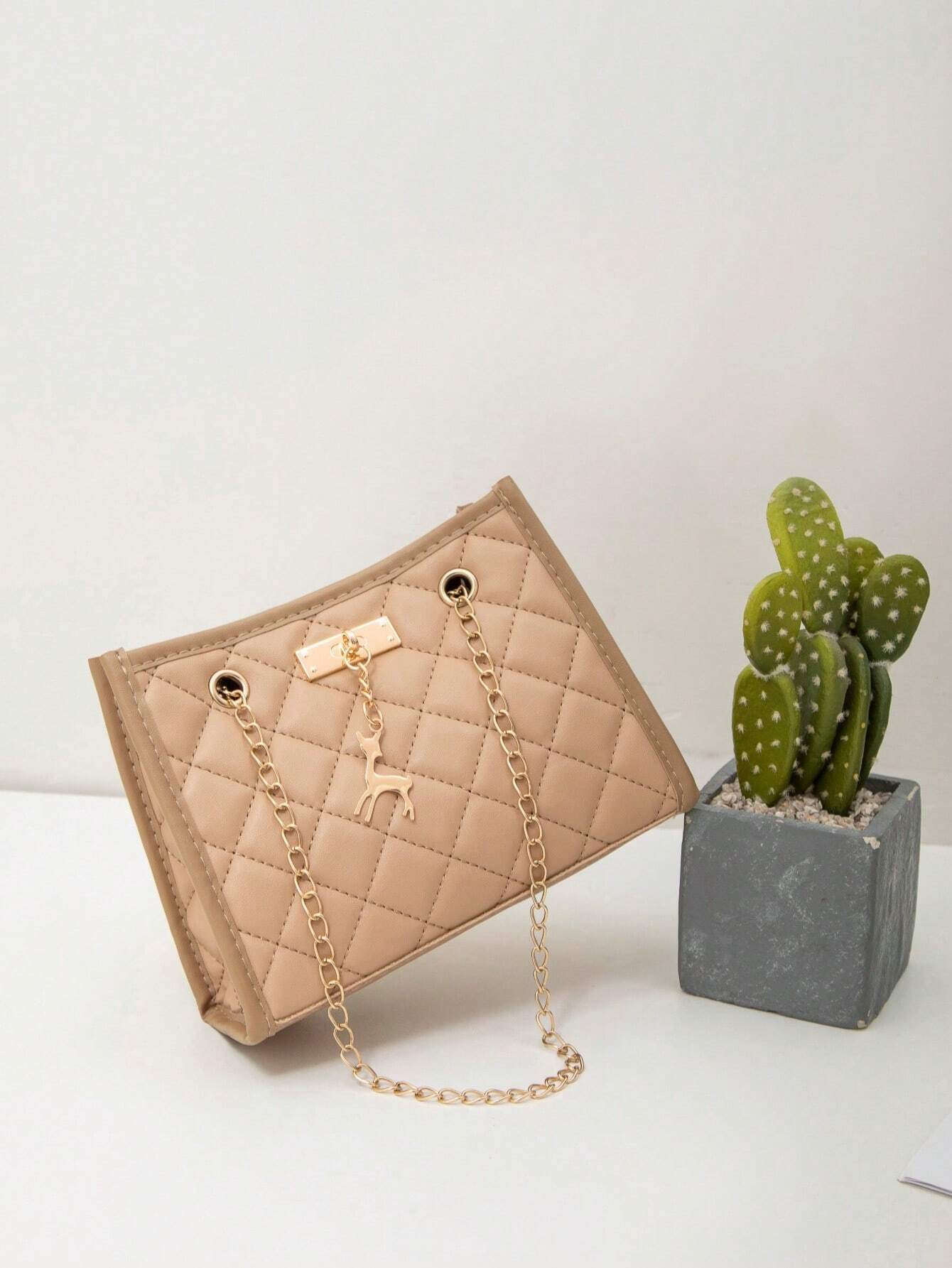 Fashion Chain Shoulder Bag 2024 New Small Square Bag Women's Wholesale Handbag, Suitable For All Seasons