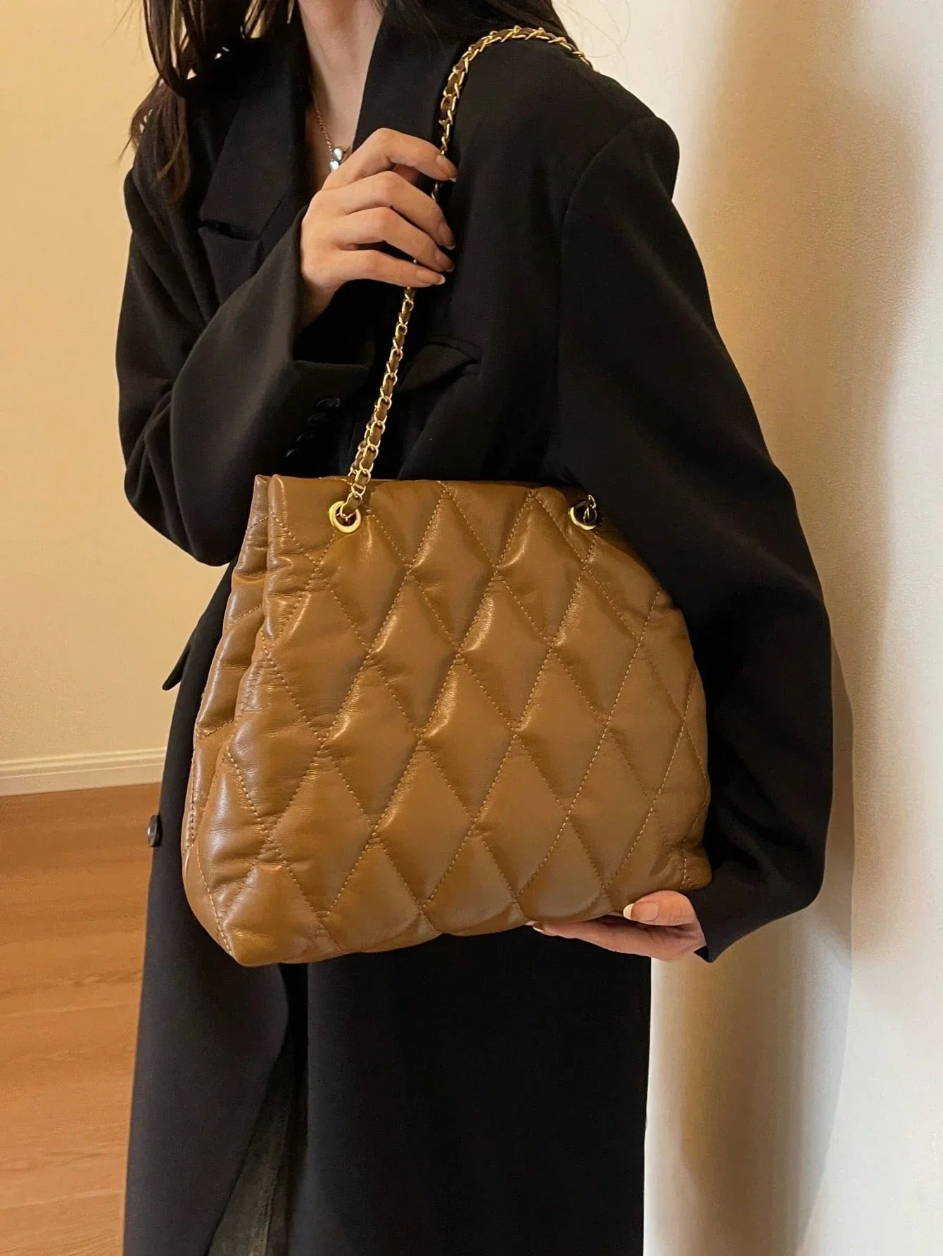 Large Capacity Fashion Tote Bag, Padded, Embroidered Quilted, Soft, Winter Chain Strap Shoulder Crossbody Bag For Women