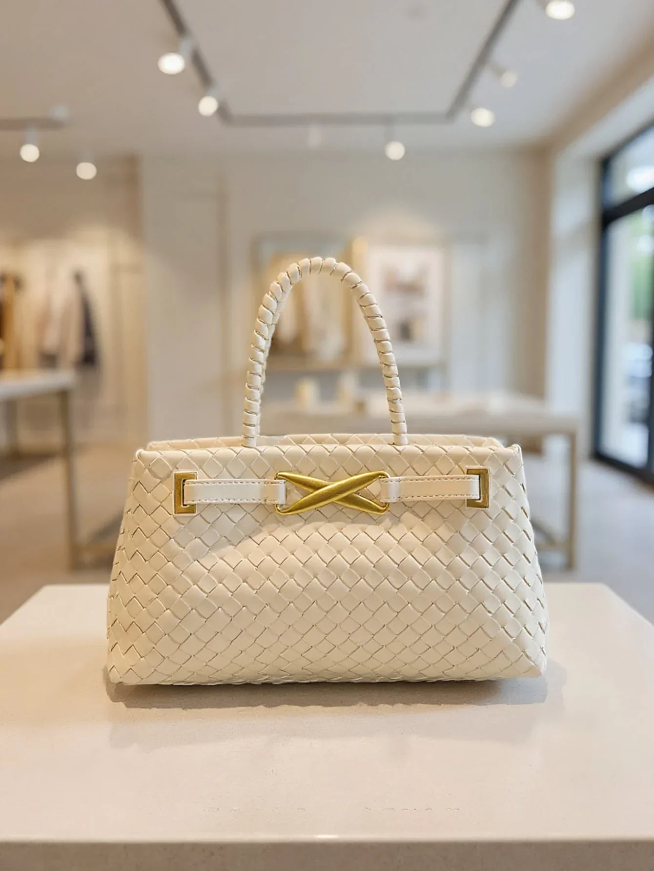 Fashionable Woven Tote Bag with large capacity