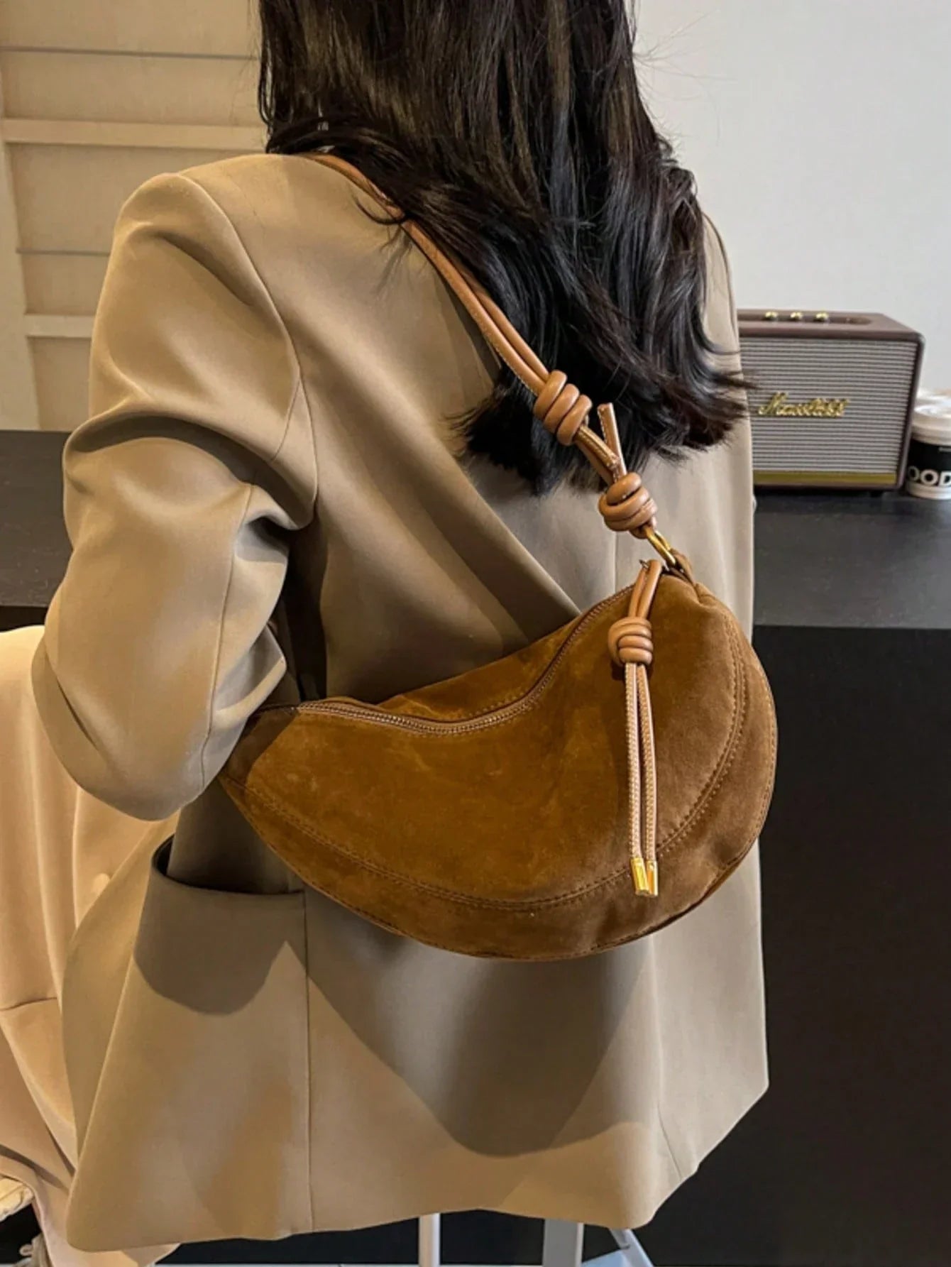 Spring New Lightweight Dumpling Shaped Large Capacity Commuter Women Shoulder Bag