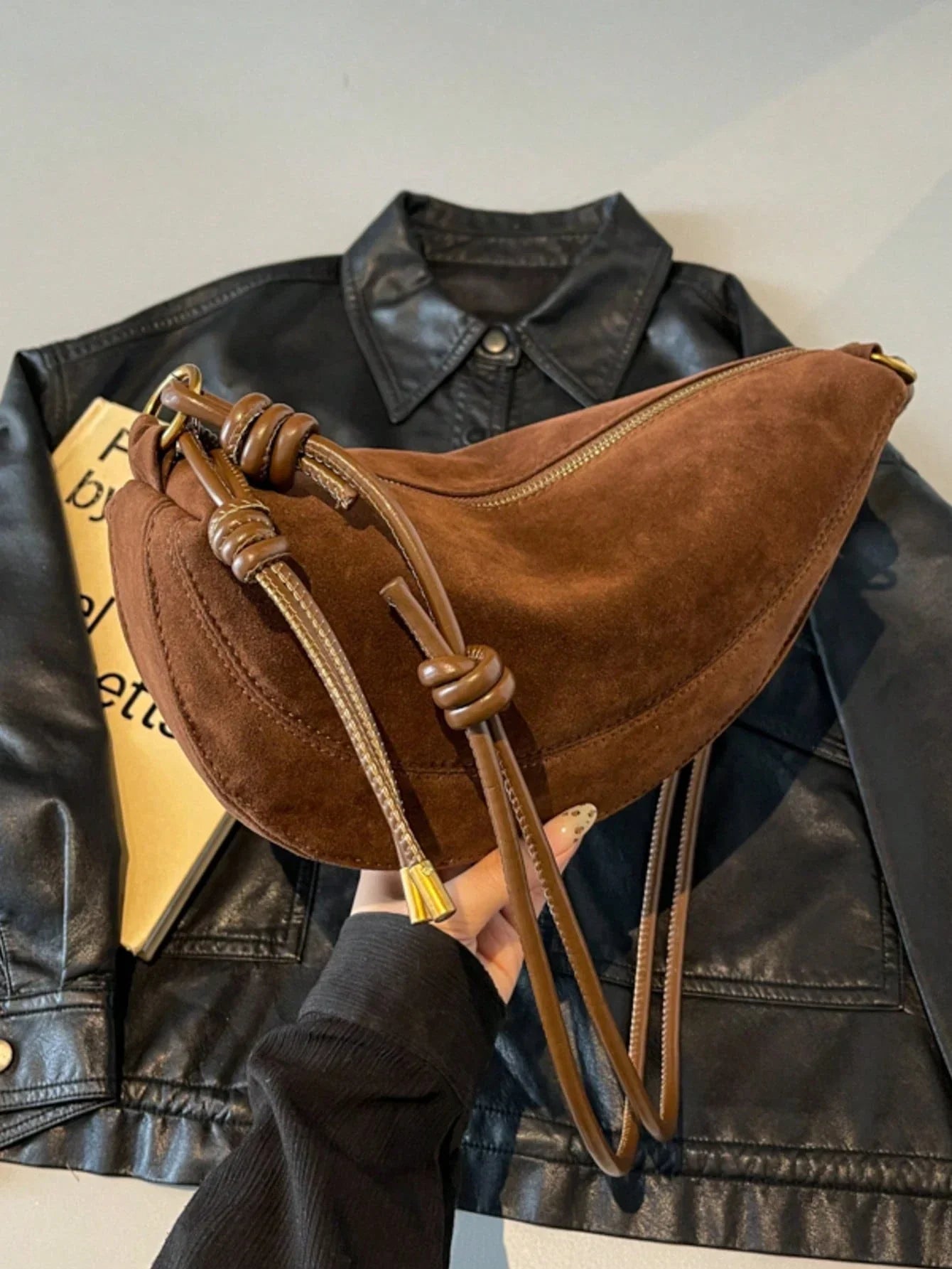 Spring New Lightweight Dumpling Shaped Large Capacity Commuter Women Shoulder Bag