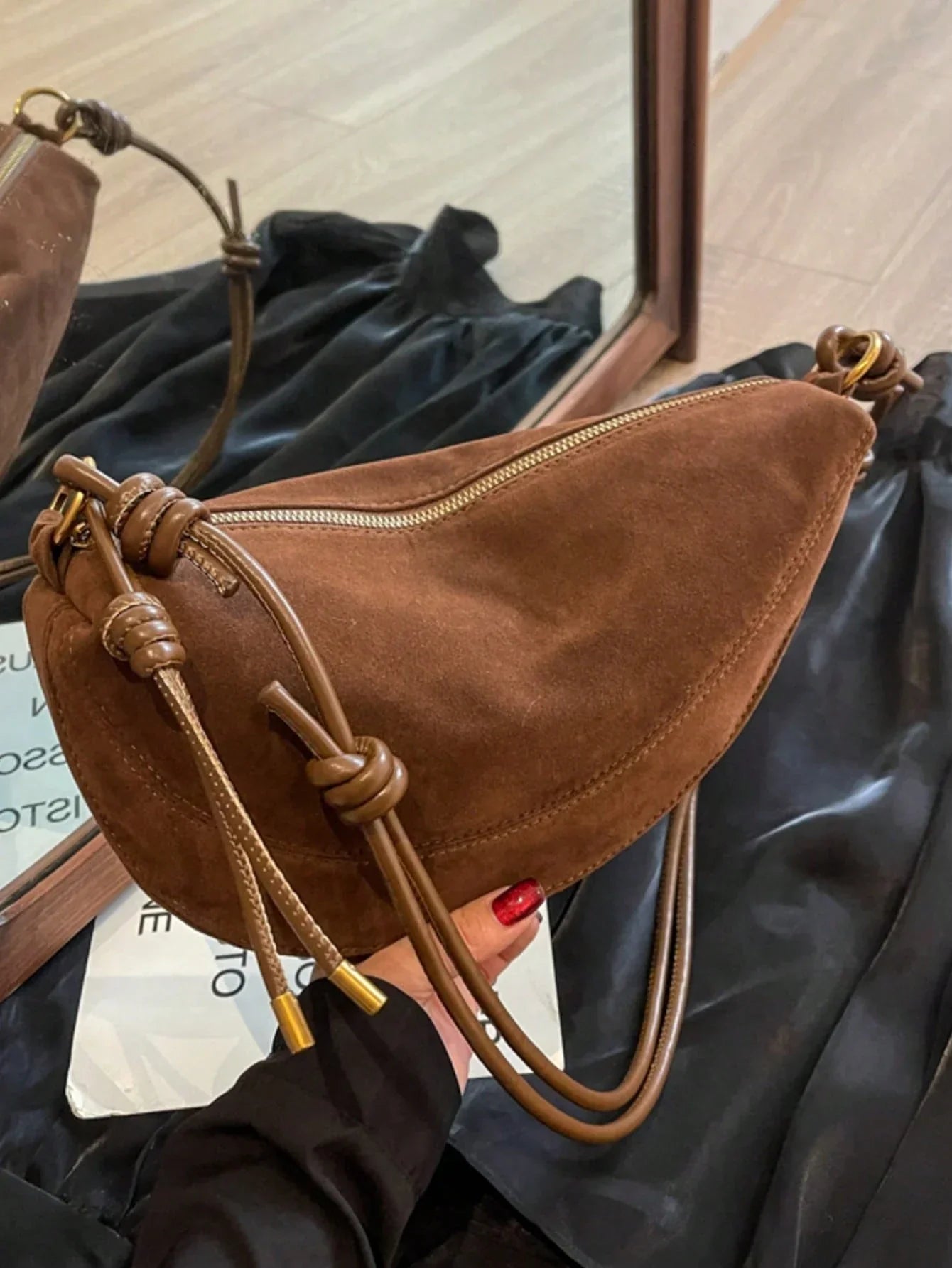 Spring New Lightweight Dumpling Shaped Large Capacity Commuter Women Shoulder Bag